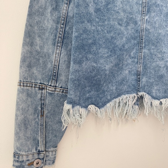 ONLY Distressed Cropped Denim Jacket - Picture 5 of 6